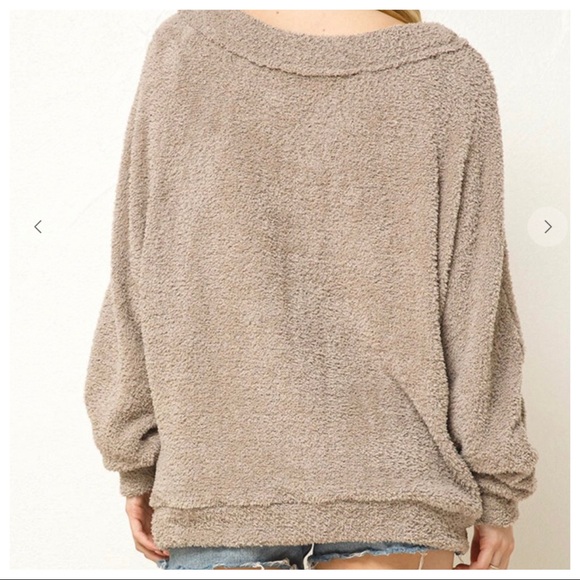 So soft Kangaroo pocket loose fit top - Picture 5 of 5